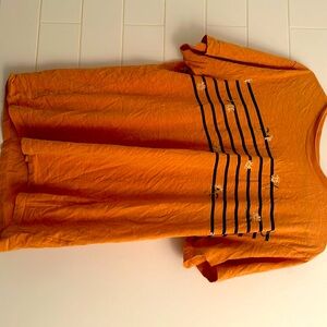 Selling this fashionable tshirt since I’m clearing my closet